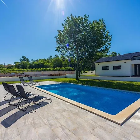 Lariz Tatil Evi