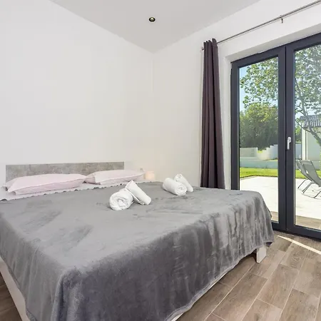 Lariz Tatil Evi