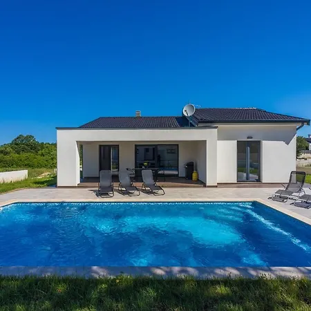 Lariz Tatil Evi *